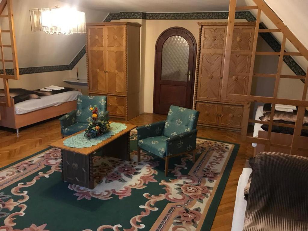 Brassoi Vendeghaz Hotel Miskolc Bagian luar foto