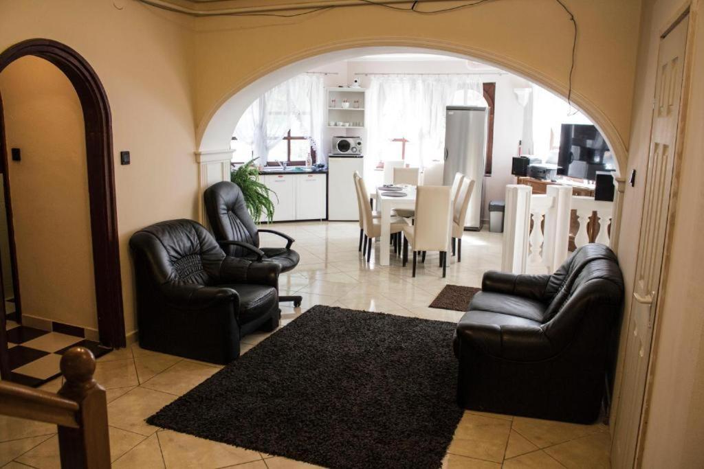 Brassoi Vendeghaz Hotel Miskolc Bagian luar foto
