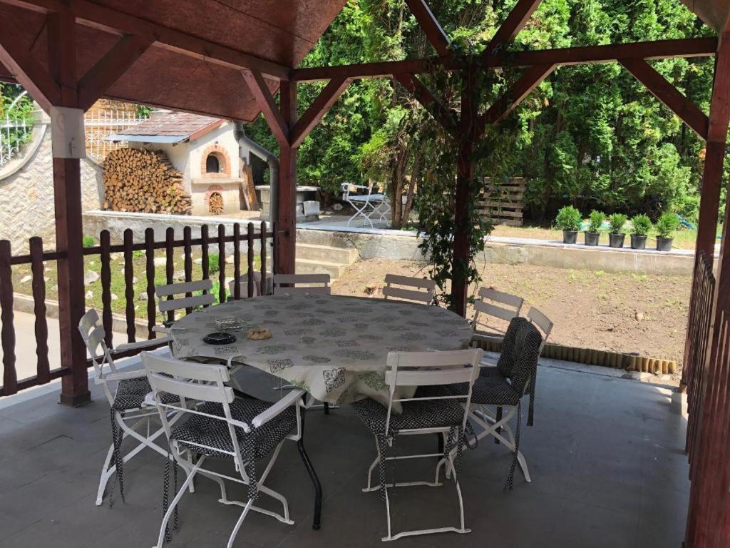 Brassoi Vendeghaz Hotel Miskolc Bagian luar foto